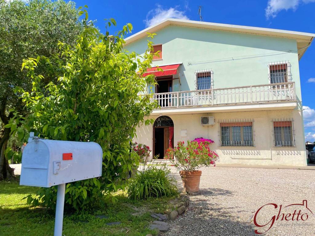 Casa indipendente a Cento in Via Gazzinella, 38 - Foto 2