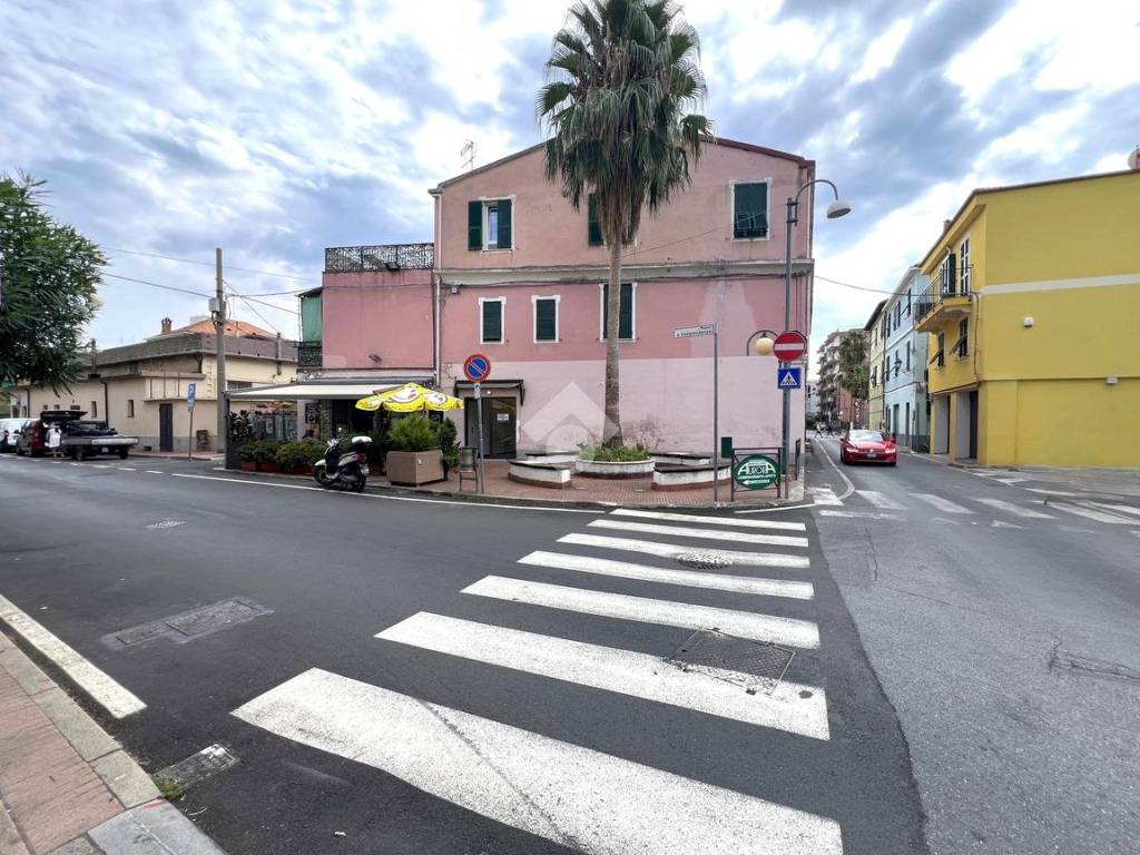 Immobile a Borghetto santo spirito in Negozio Piazza Indipendenza, 2 - Foto 4