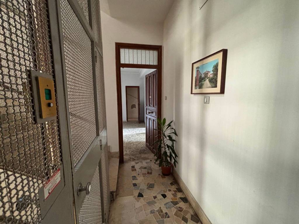 Appartamento a Caltanissetta in Via Napoleone Colajanni, 232 - Foto 2