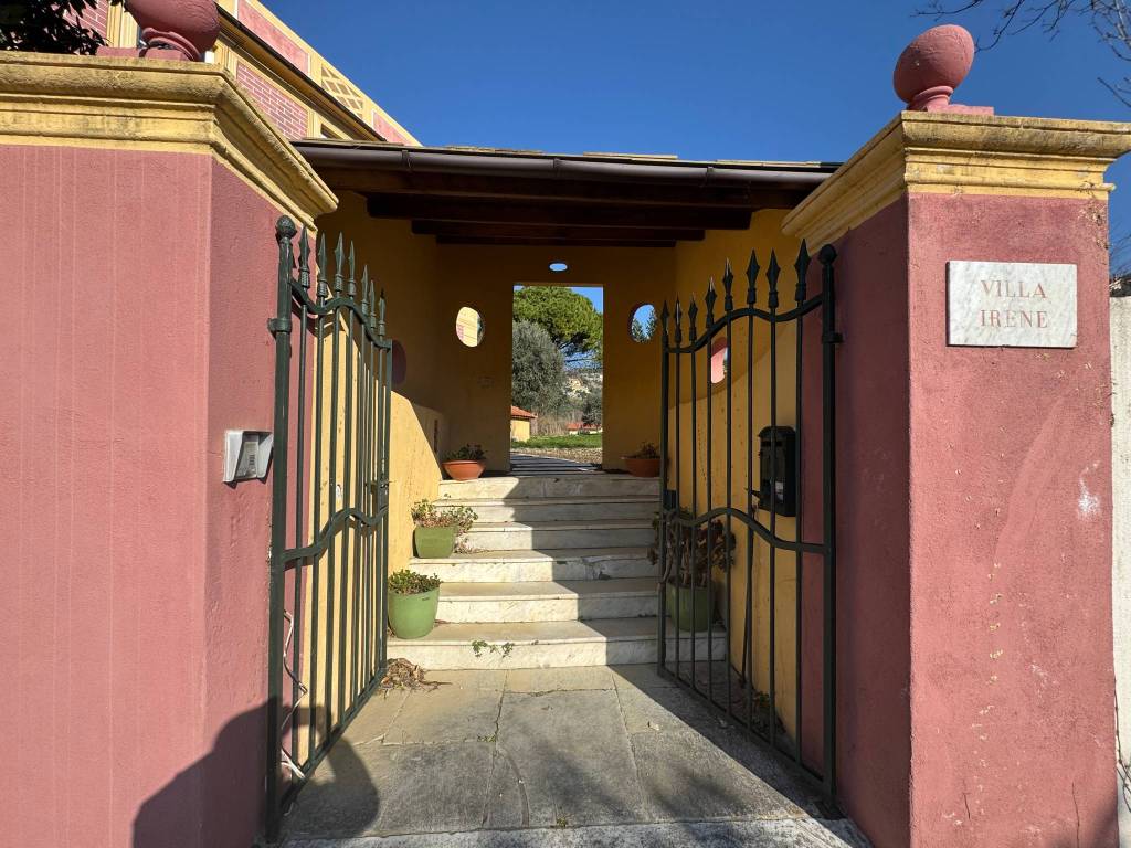 Villa a Albissola marina in Via Filippo Gentile - Foto 3