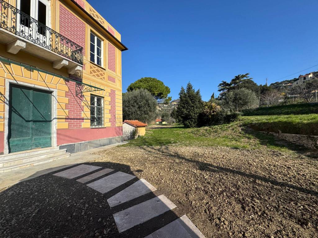 Villa a Albissola marina in Via Filippo Gentile - Foto 4