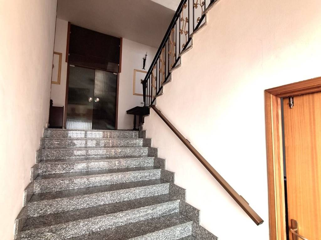 Palazzo / stabile a Santa vittoria d'alba in Strada Statale di Santa Vittoria, 159 - Foto 4