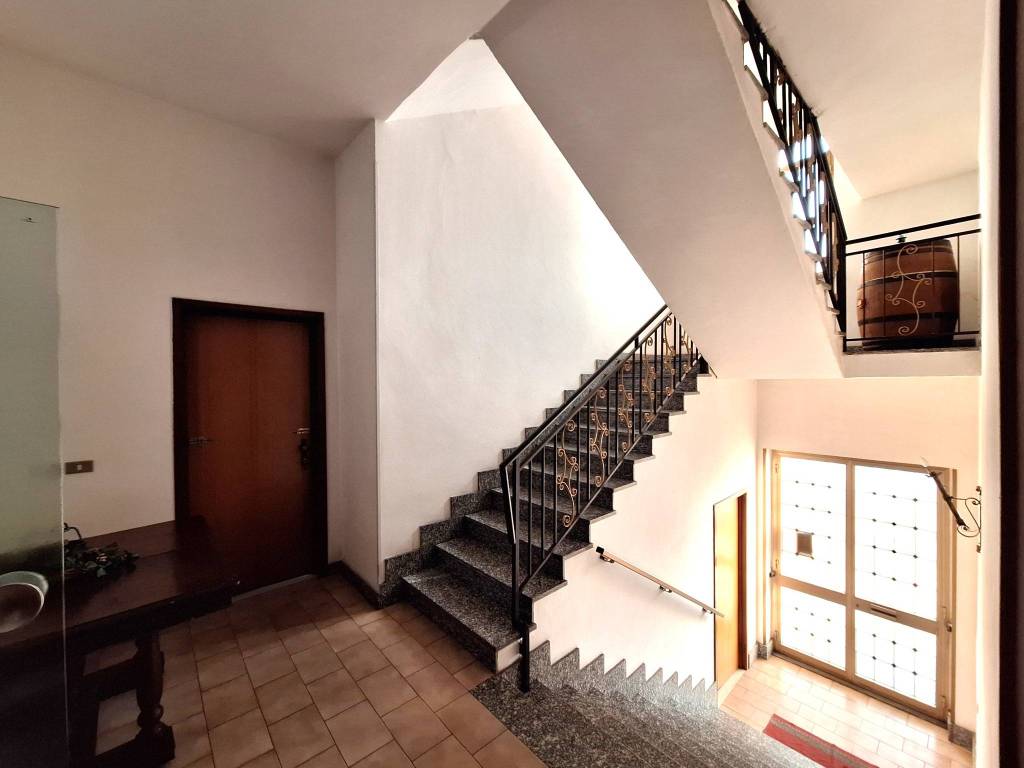 Palazzo / stabile a Santa vittoria d'alba in Strada Statale di Santa Vittoria, 159 - Foto 5