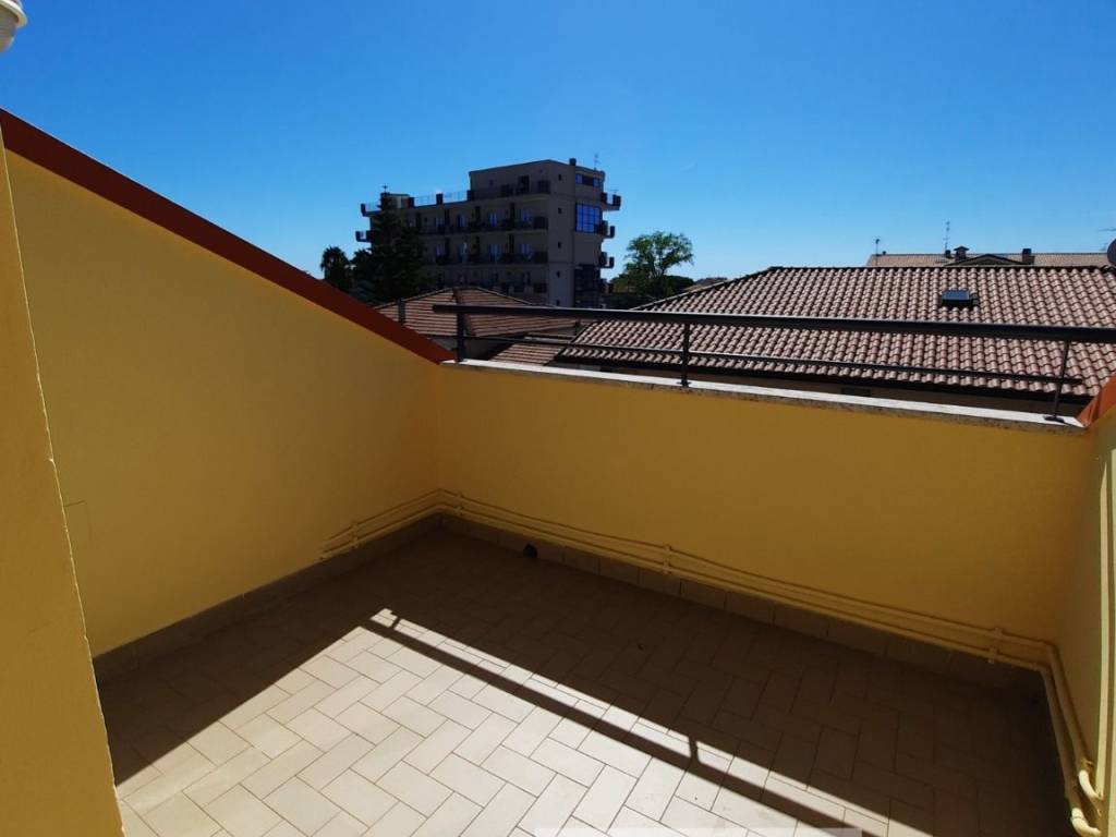 Attico / mansarda a Alba adriatica in Via Oglio - Foto 5