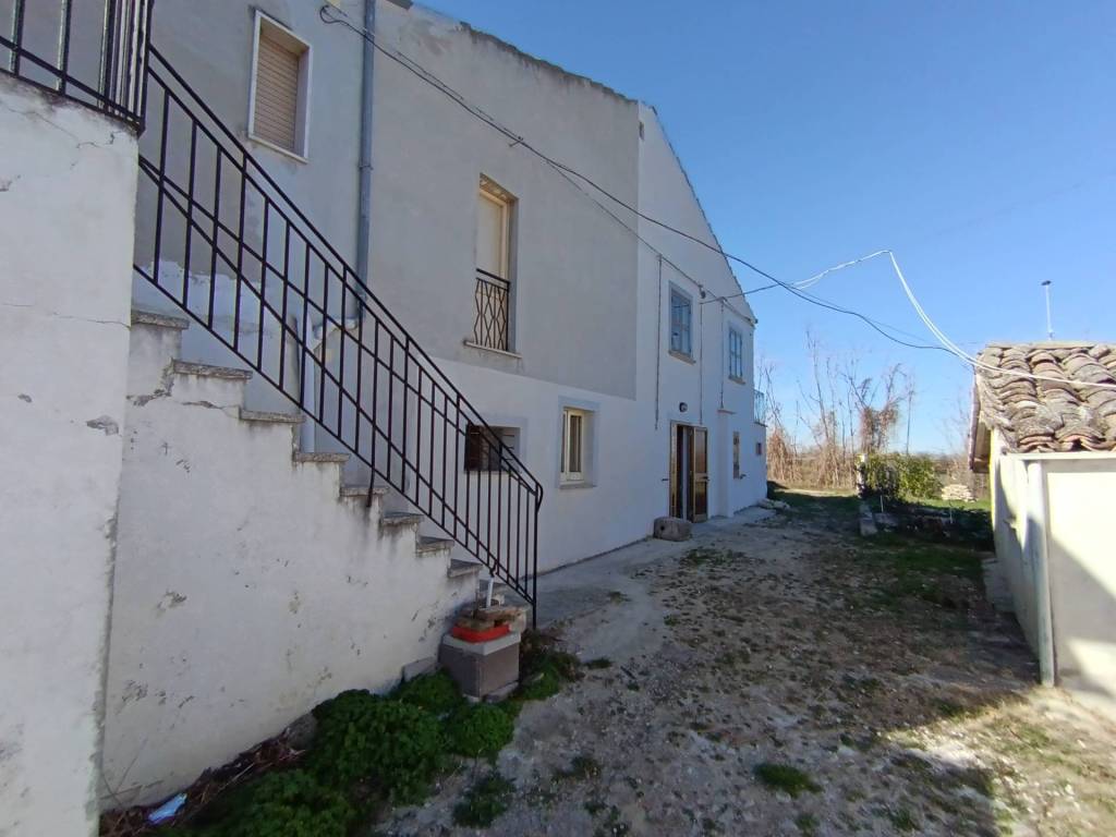 Casa indipendente a Catignano in C.da Varano, 56 - Foto 3