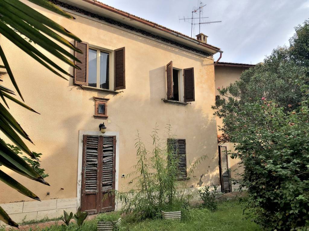 Palazzo / stabile a Sinalunga in Via Vittorio Veneto, 3 - Foto 2