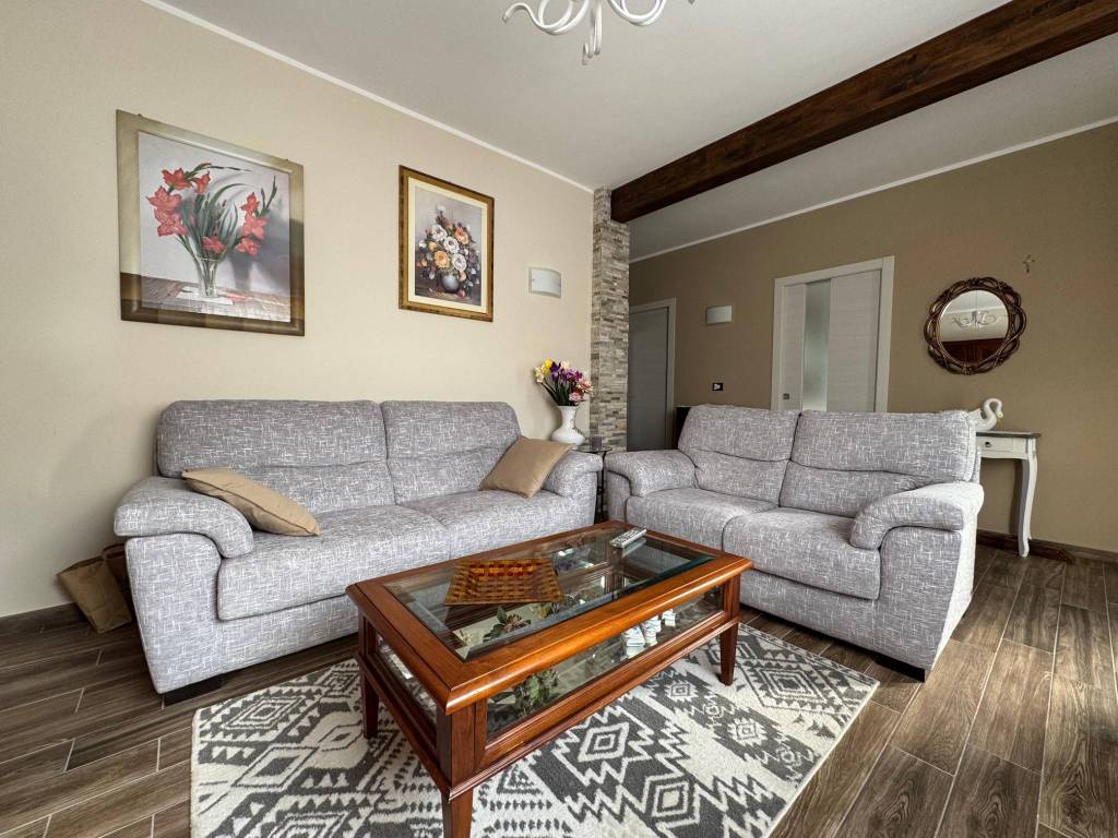 Villa a Paesana in Via Torino, 31 - Foto 2