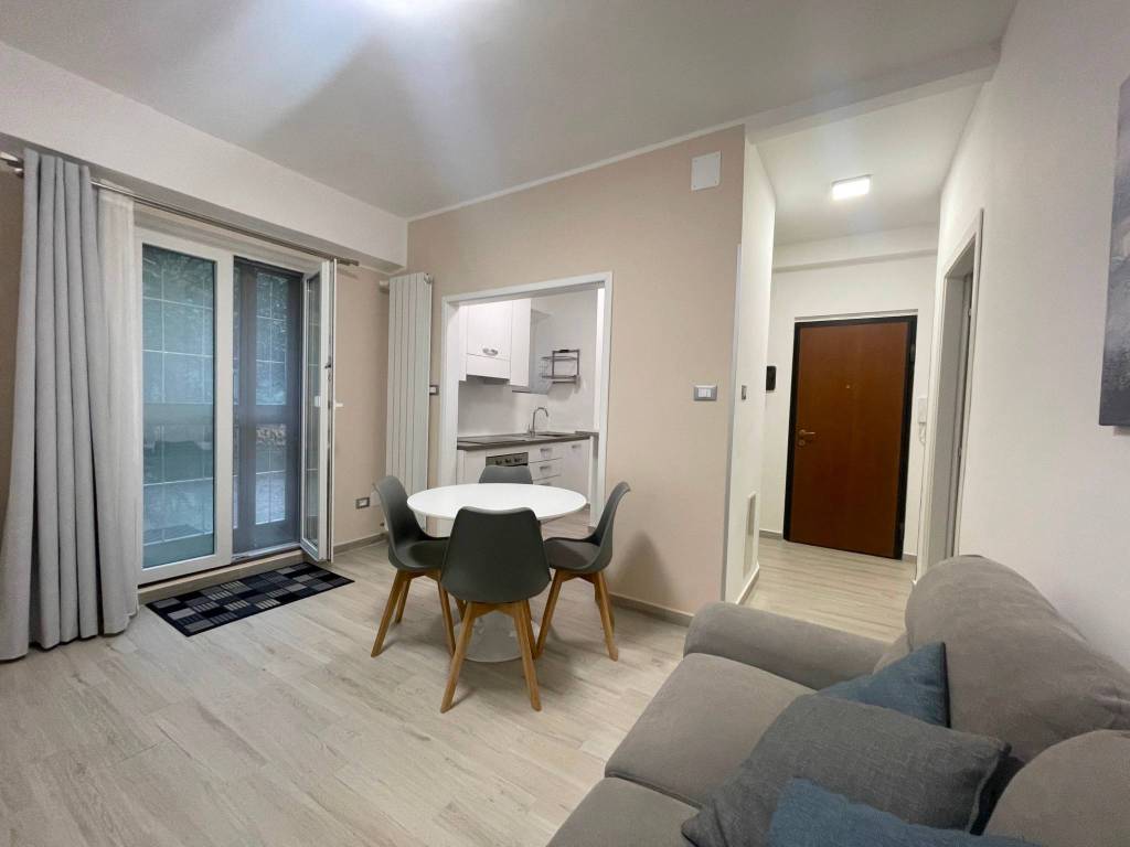 Appartamento a Trieste in Via di Romagna, 31 - Foto 2