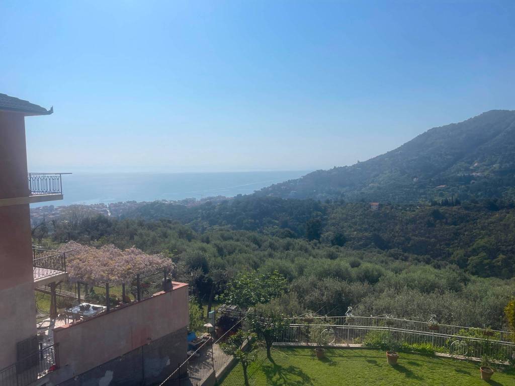 Villa a Alassio in Via Gandolfo Medaglia d'Oro, 19 - Foto 3