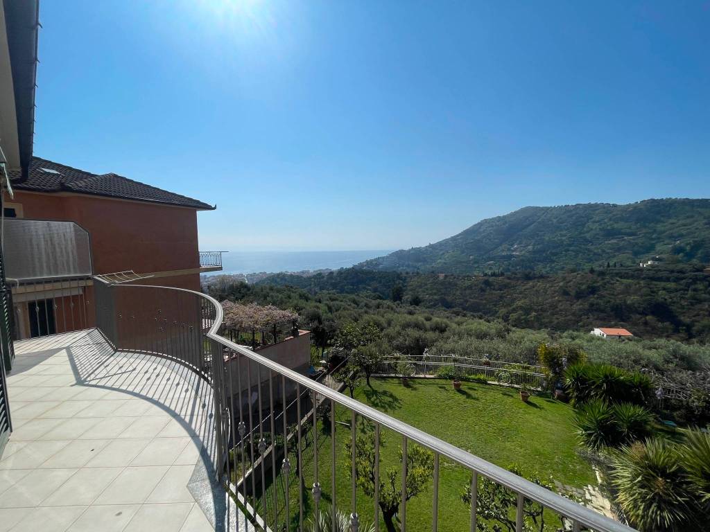 Villa a Alassio in Via Gandolfo Medaglia d'Oro, 19 - Foto 4