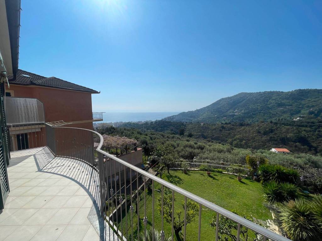 Villa a Alassio in Via Gandolfo Medaglia d'Oro, 19 - Foto 5
