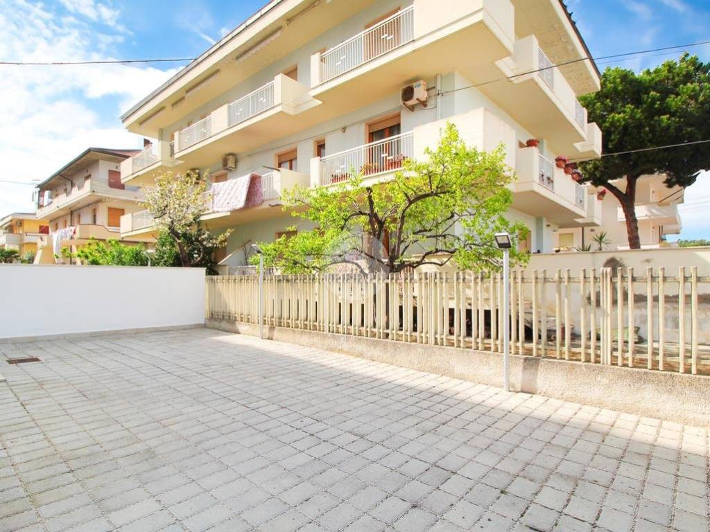 Appartamento a Alba adriatica in Via Merano, 10 - Foto 4