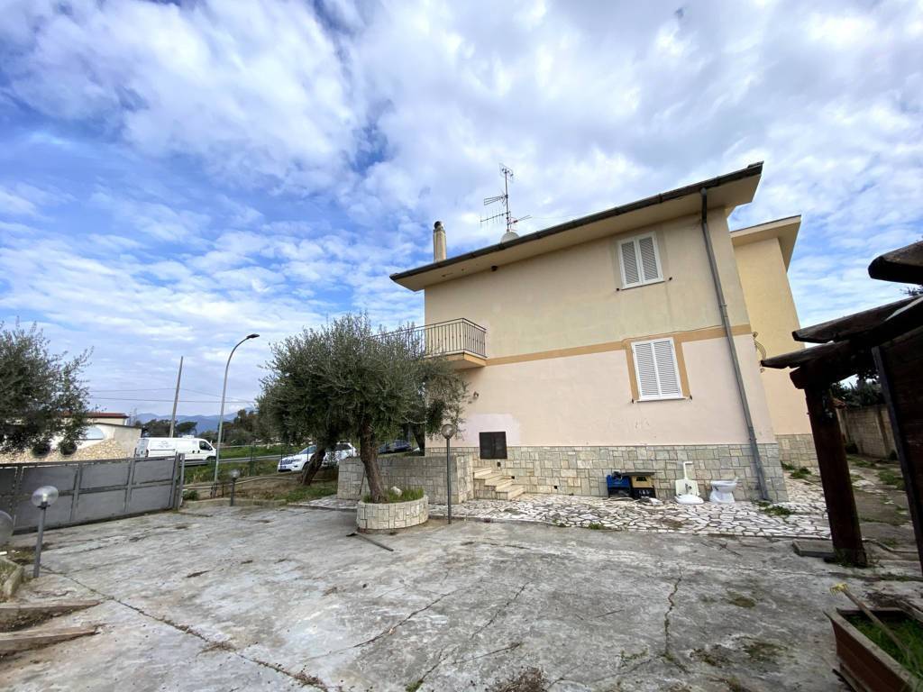 Villa a Fondi in Via Sant'Anastasia - Foto 4