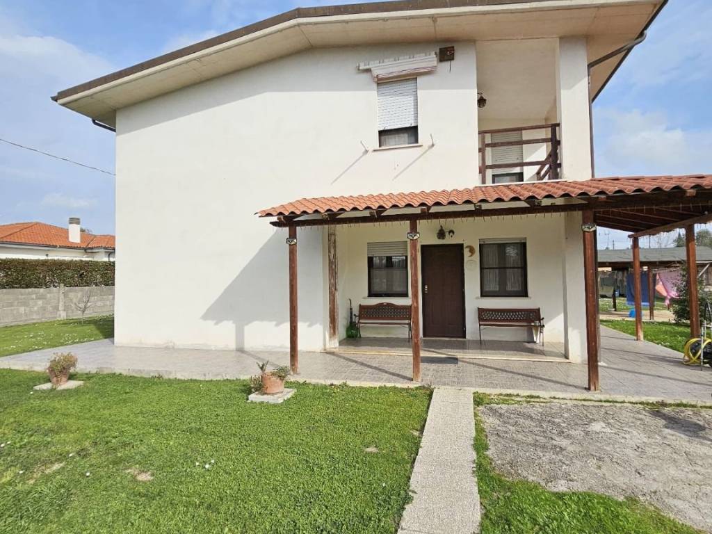 Villa a Latina in Strada Piscina Panzesi, 232 - Foto 2