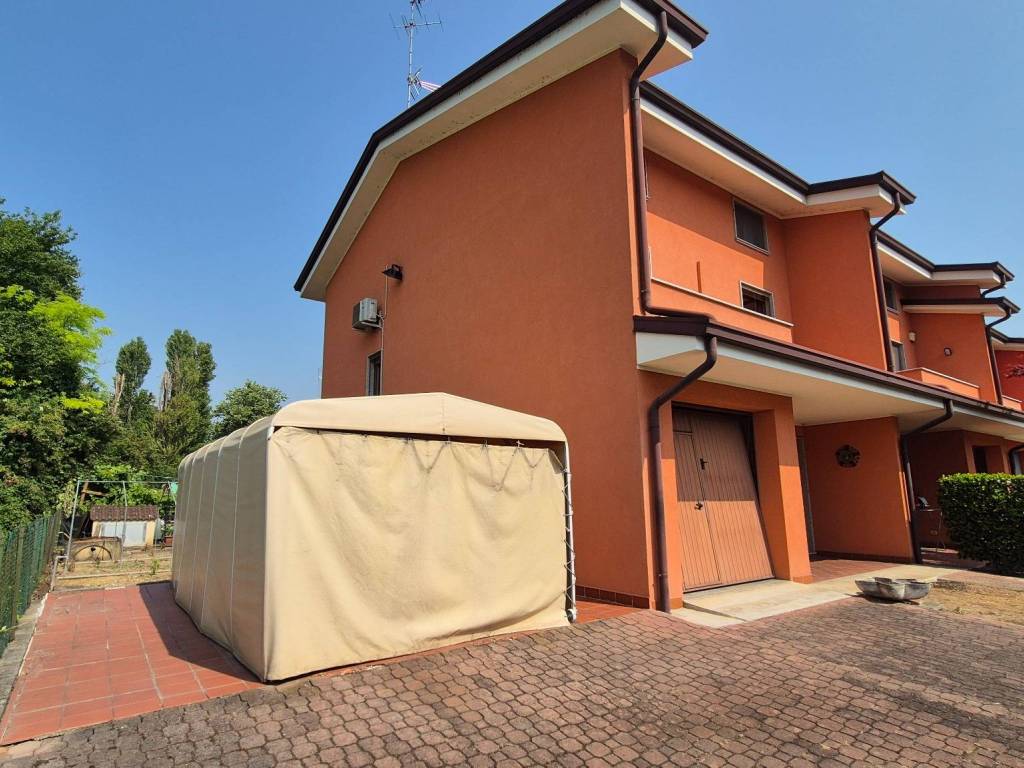 Villa a Goito in Strada Statale Goitese, 299 - Foto 3