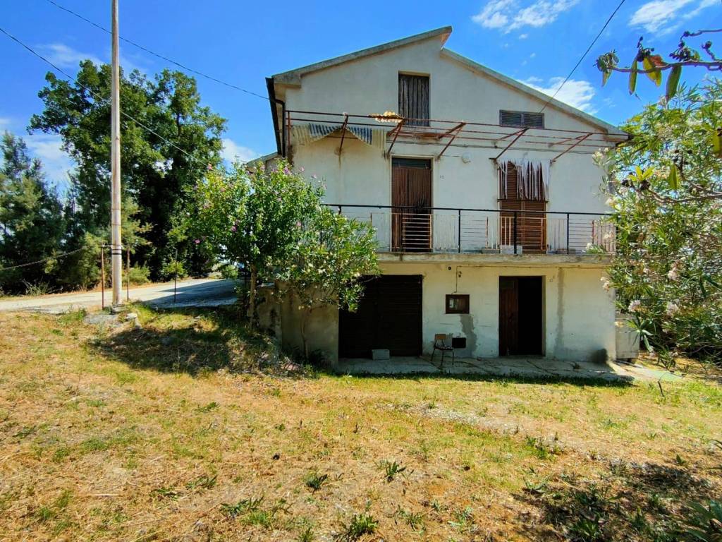 Casa indipendente a Campli in Via Umbria, 17 - Foto 2