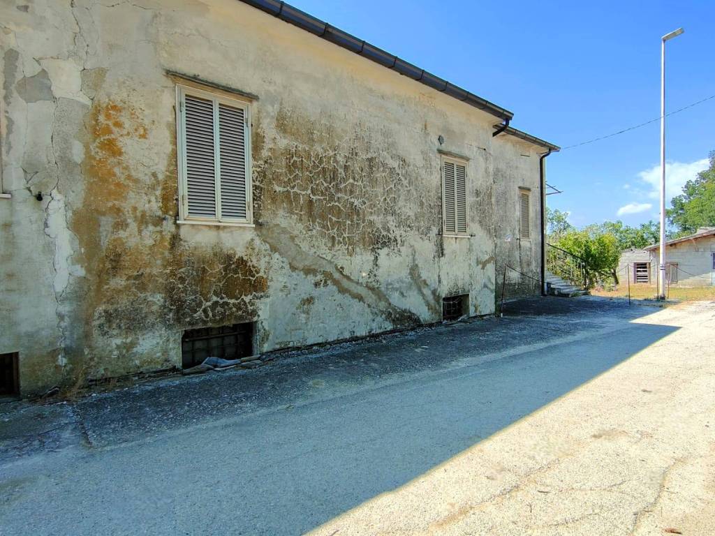 Casa indipendente a Campli in Via Umbria, 17 - Foto 3