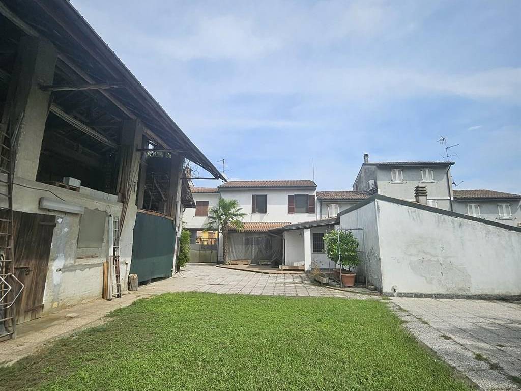 Villa a Badia pavese in Via Monticelli, 12 - Foto 3