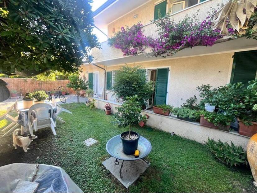 Villa a Forte dei marmi in Via Francesco Carrara, 102 - Foto 2