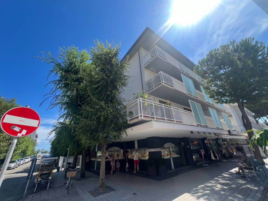 Appartamento a Riccione in Viale Dante Alighieri, 211 - Foto 2