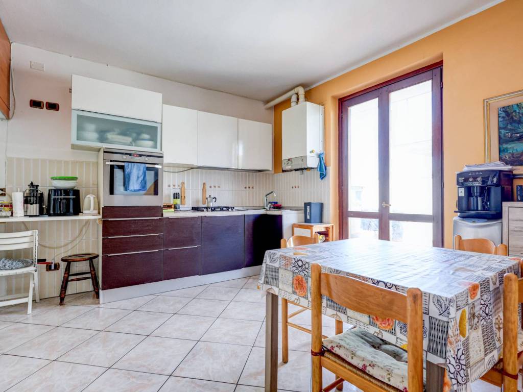 Appartamento a Cardano al campo in Via Taormina, 3 - Foto 2
