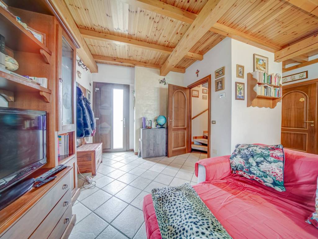 Appartamento a Cardano al campo in via Papa Giovanni XXIII - Foto 5