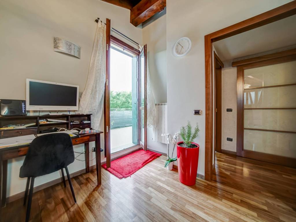 Appartamento a Cardano al campo in Via Carreggia - Foto 4