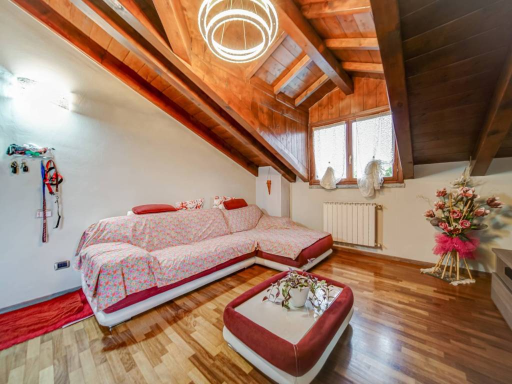 Appartamento a Cardano al campo in Via Carreggia - Foto 5