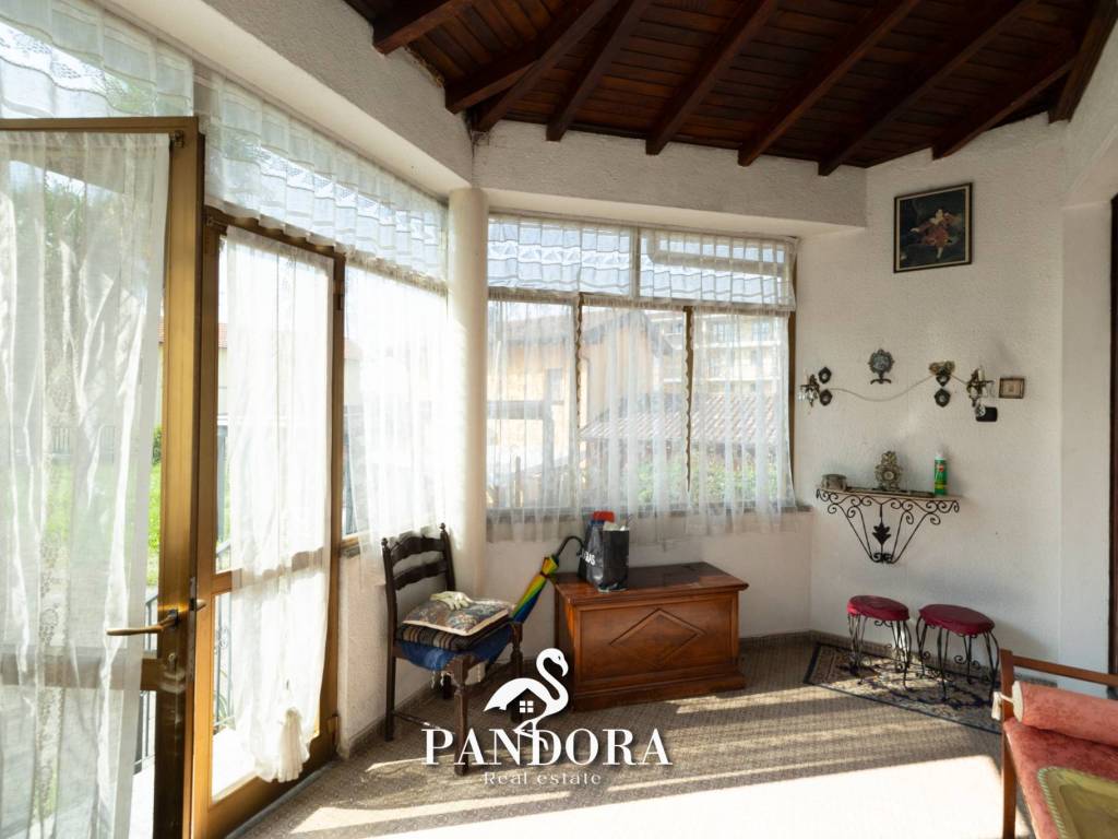 Villa a Cardano al campo in Via Vincenzo Bellini, 62 - Foto 2