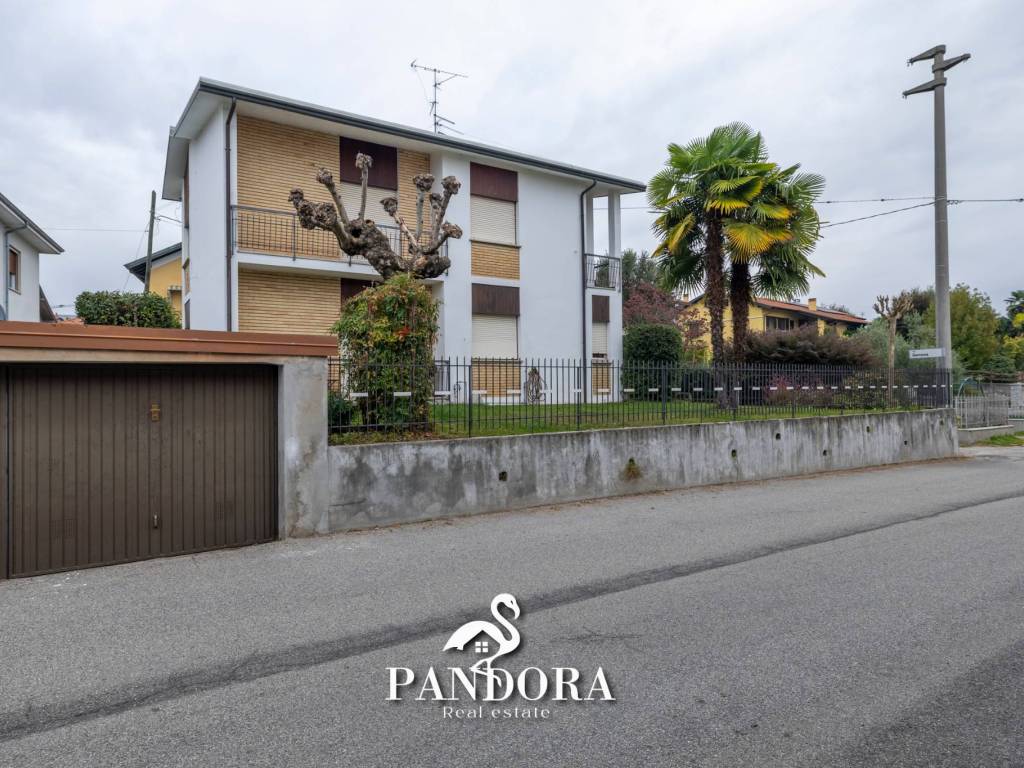 Villa a Angera in via Genova, 1 - Foto 3