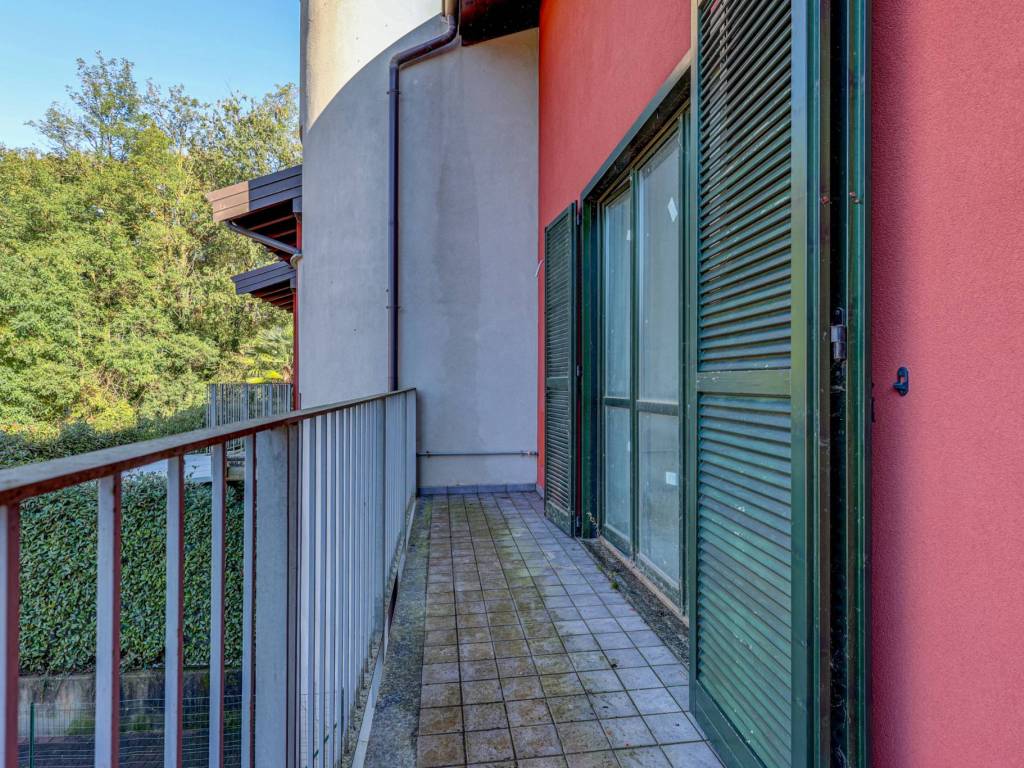 Appartamento a Brebbia in via rebuschini, 5 - Foto 2