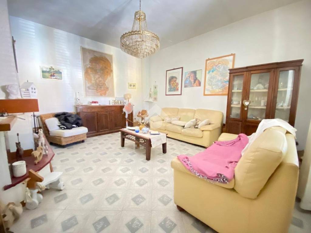 Casa indipendente a Serravalle pistoiese in Piazza Brunello Biagini, 2 - Foto 2