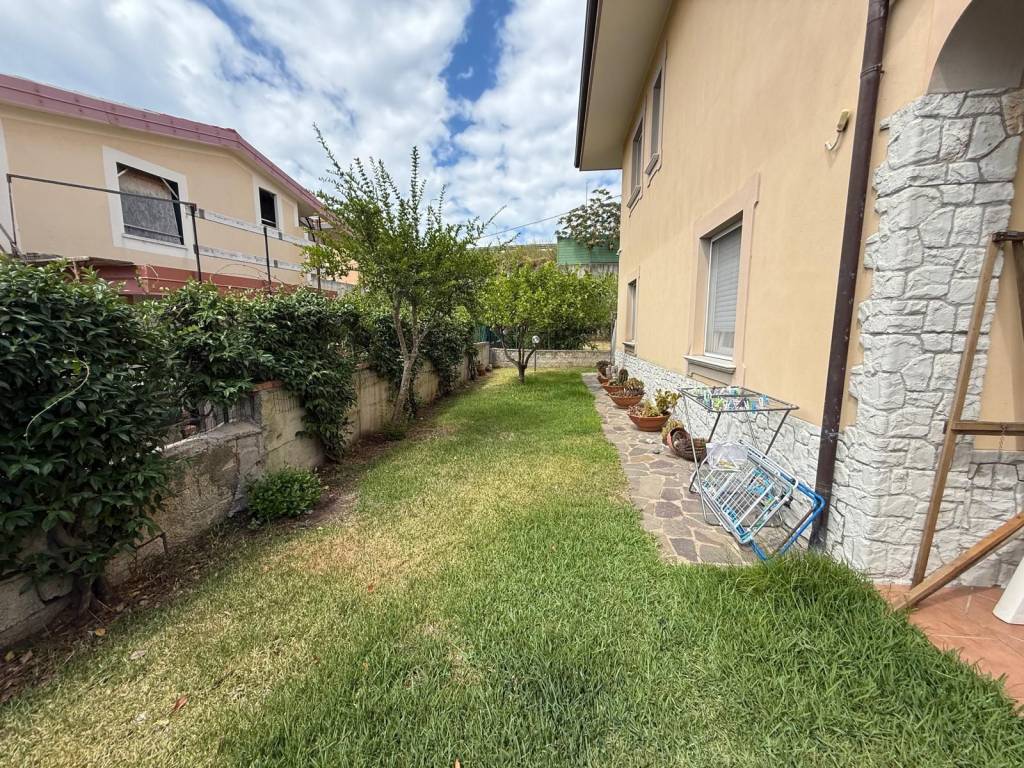 Villa a Catanzaro in Via Passo dell'Agrifoglio - Foto 5