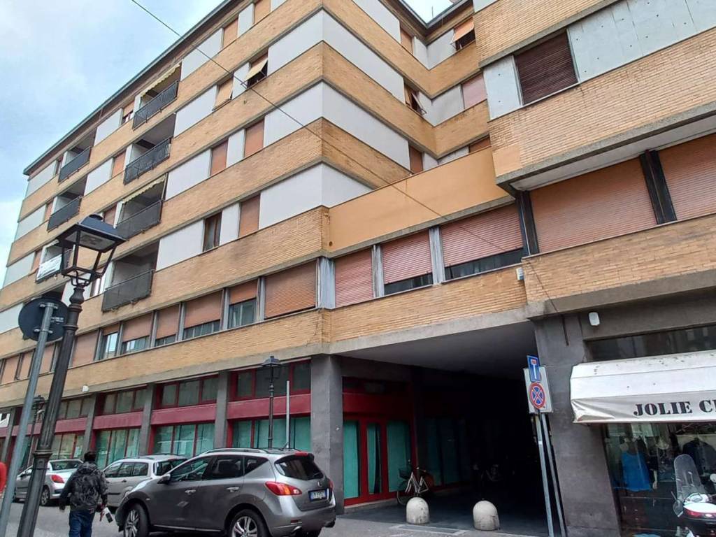 Appartamento a Pesaro in piazza Lazzarini 4/5 - Foto 2