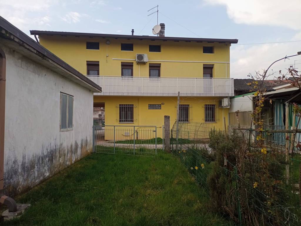 Casa indipendente a Spilimbergo in Via Domenico Zanin, 7 - Foto 4