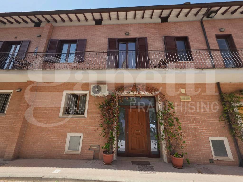 Casa indipendente a Assisi in VIA PATRONO D'ITALIA, 15 - Foto 2