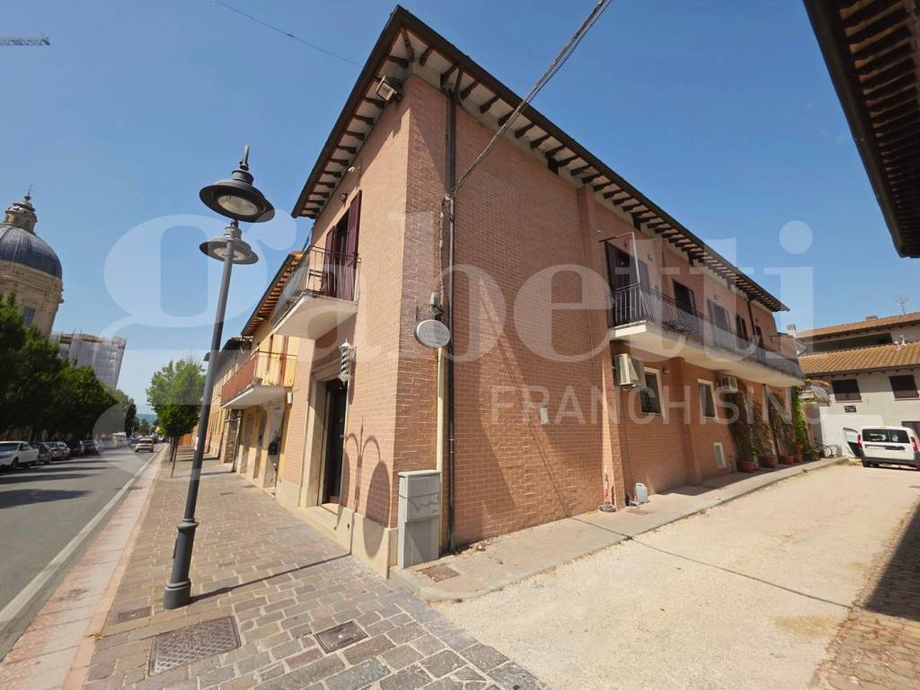 Casa indipendente a Assisi in VIA PATRONO D'ITALIA, 15 - Foto 3