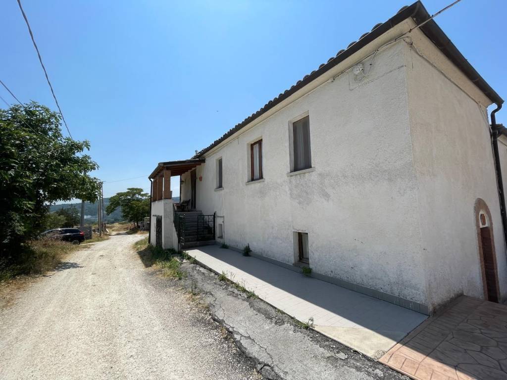 Villa a Alanno in Via Giovanni Falcone, 15 - Foto 2