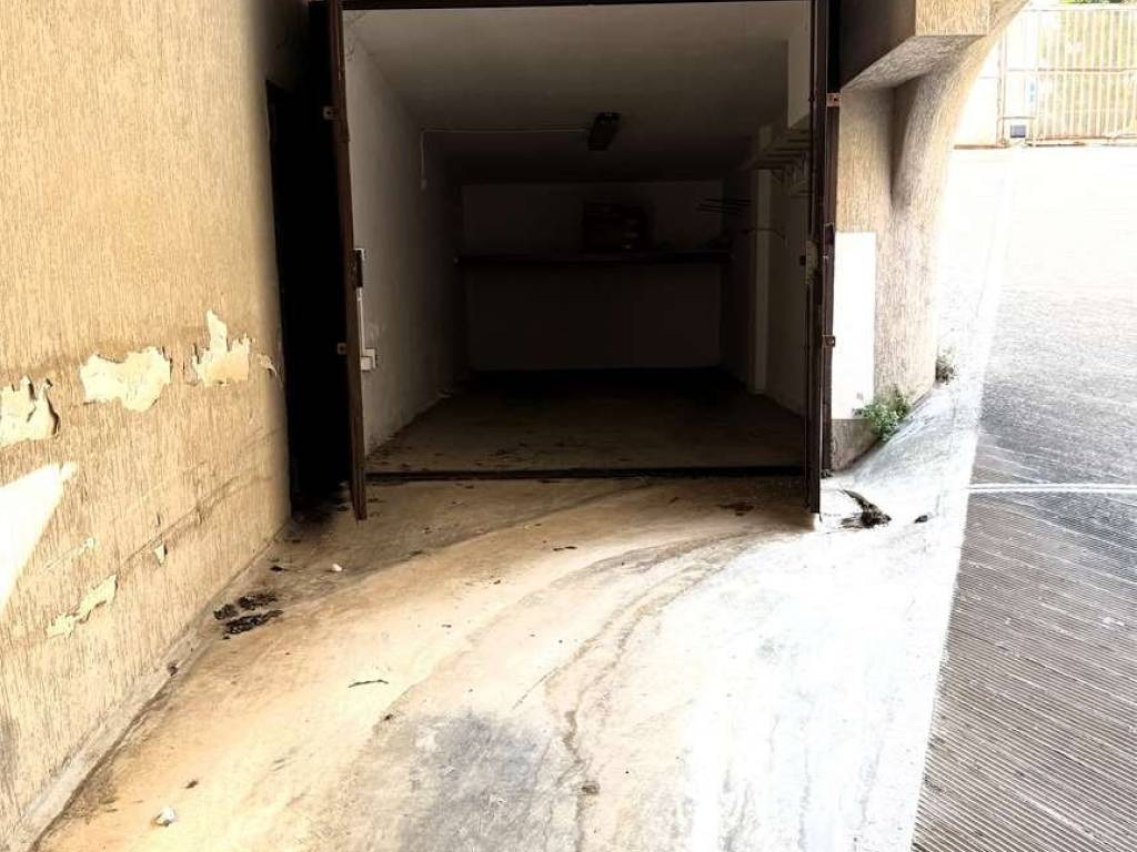 Box / garage a Brindisi in Via A. Lanzellotti, 3 - Foto 2