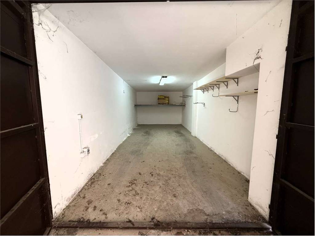 Box / garage a Brindisi in Via A. Lanzellotti, 3 - Foto 4