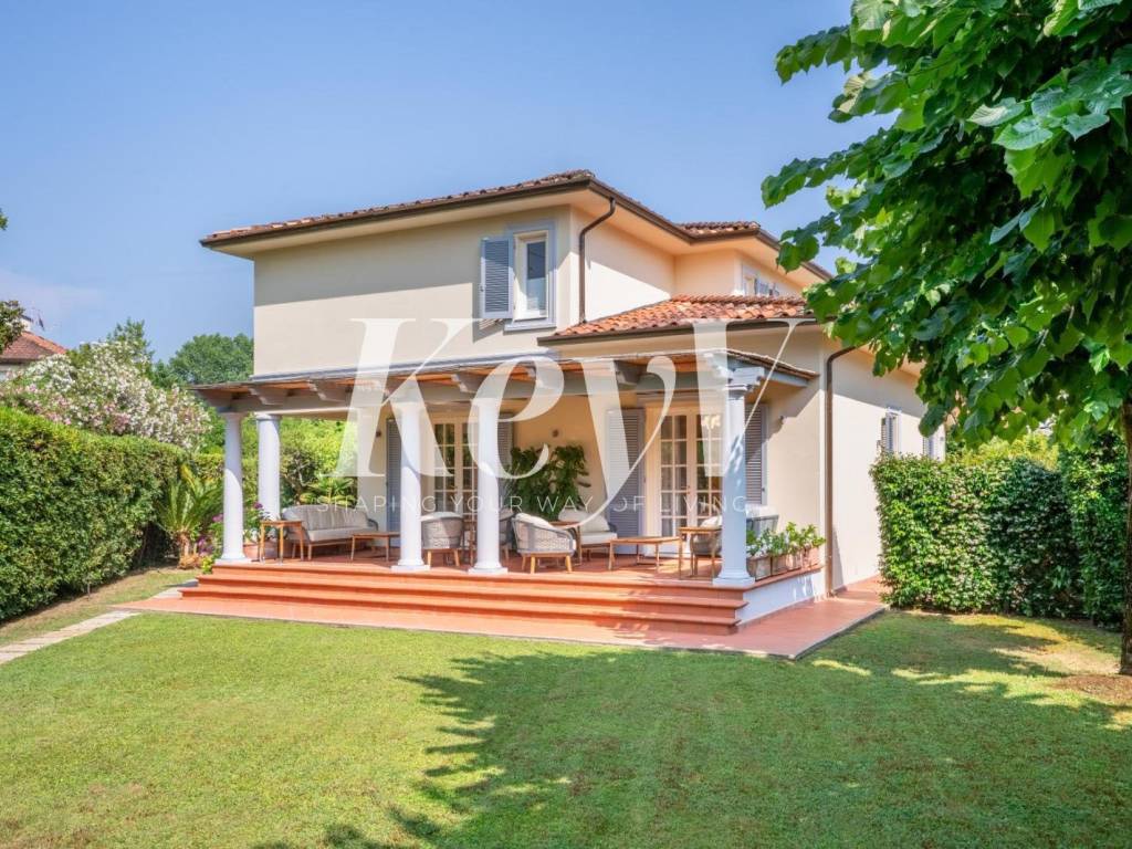 Villa a Forte dei marmi in Via Genova - Foto 2