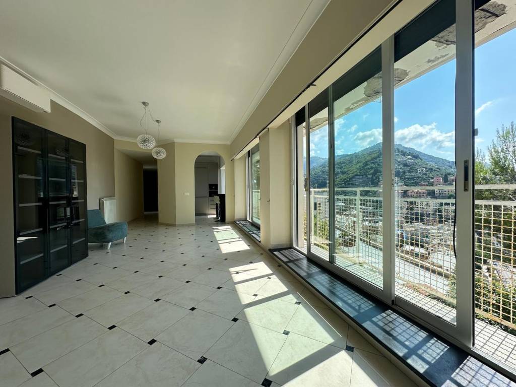 Appartamento a Genova in Via Luigi Biasioli - Foto 2