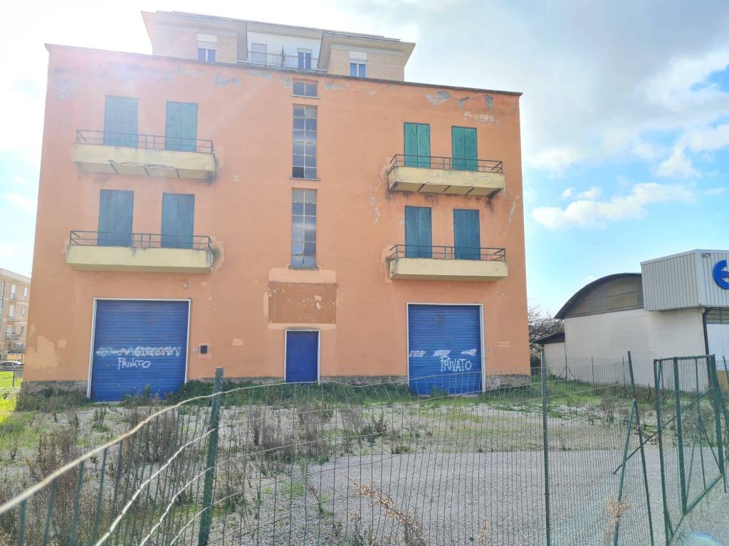 Palazzo / stabile a Latina in Via Carlo Romagnoli, 55 - Foto 2