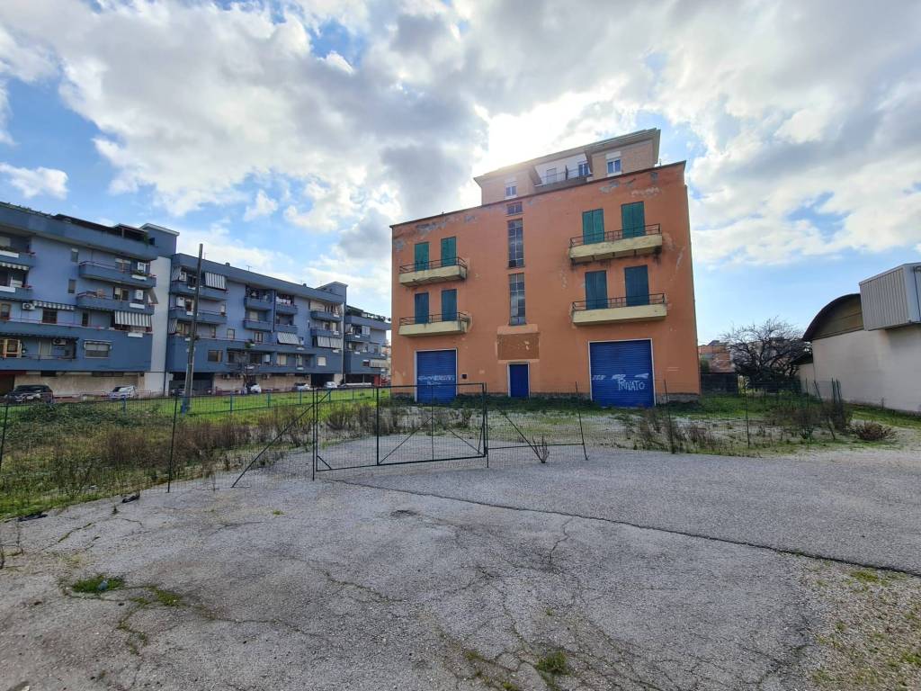 Palazzo / stabile a Latina in Via Carlo Romagnoli, 55 - Foto 3