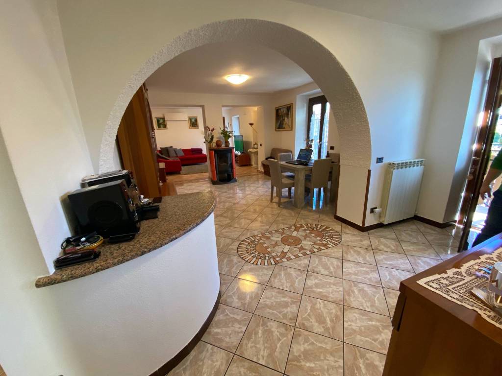Appartamento a Luino in Via del Cattel, 5 - Foto 2