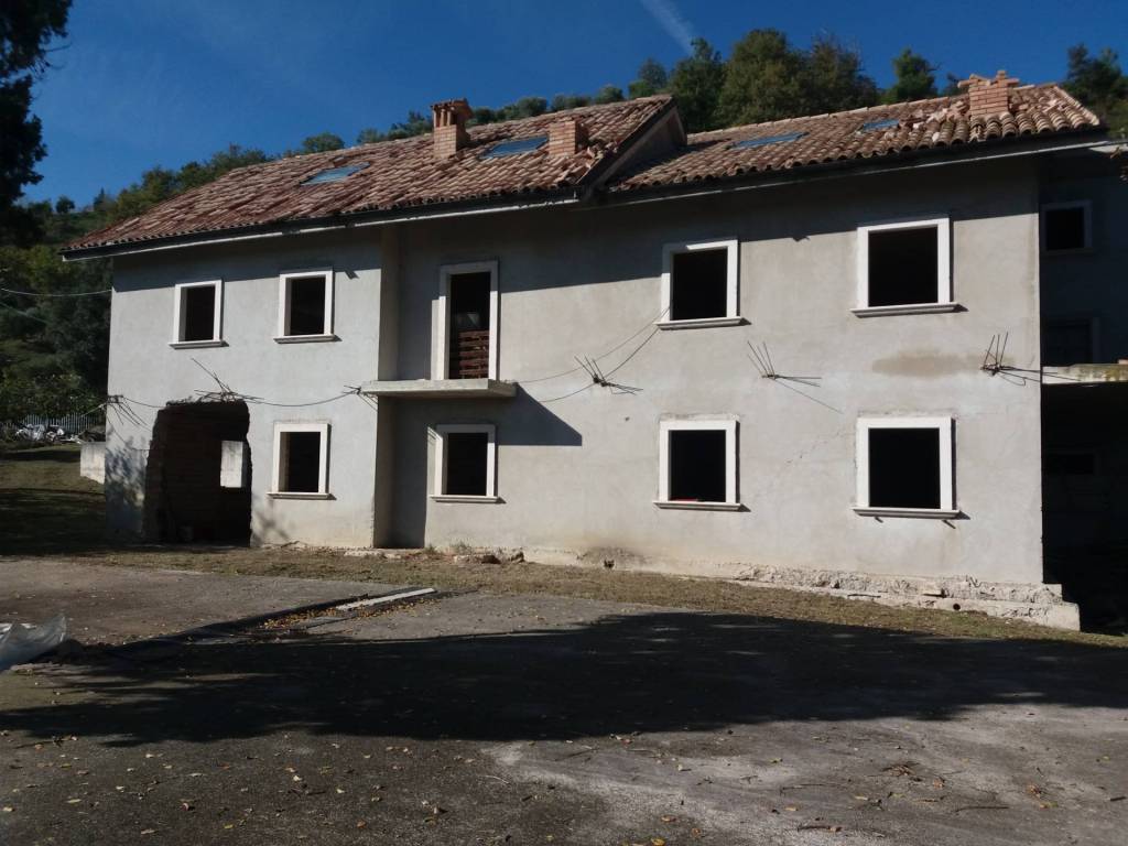 Casa indipendente a Ascoli piceno in Frazione Vallefiorana - Foto 4