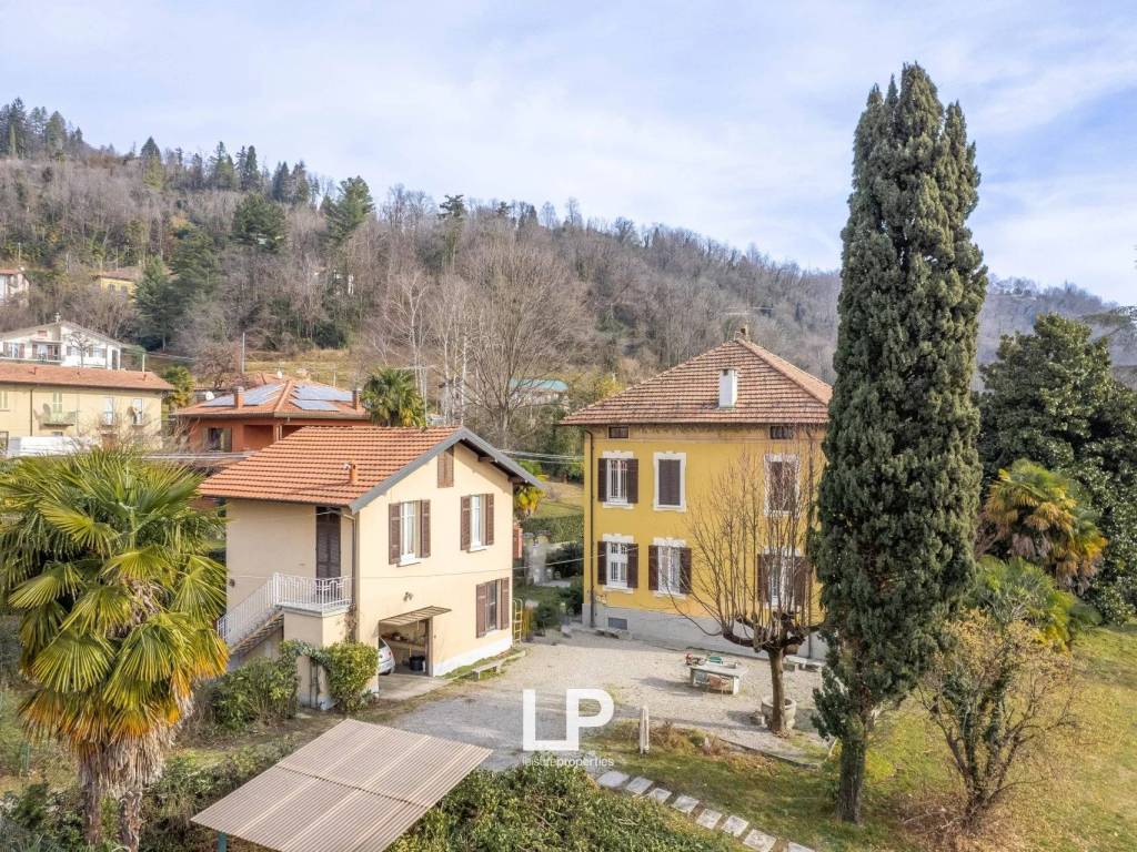 Villa a Cittiglio in Via Vittorio Veneto, 25 - Foto 3