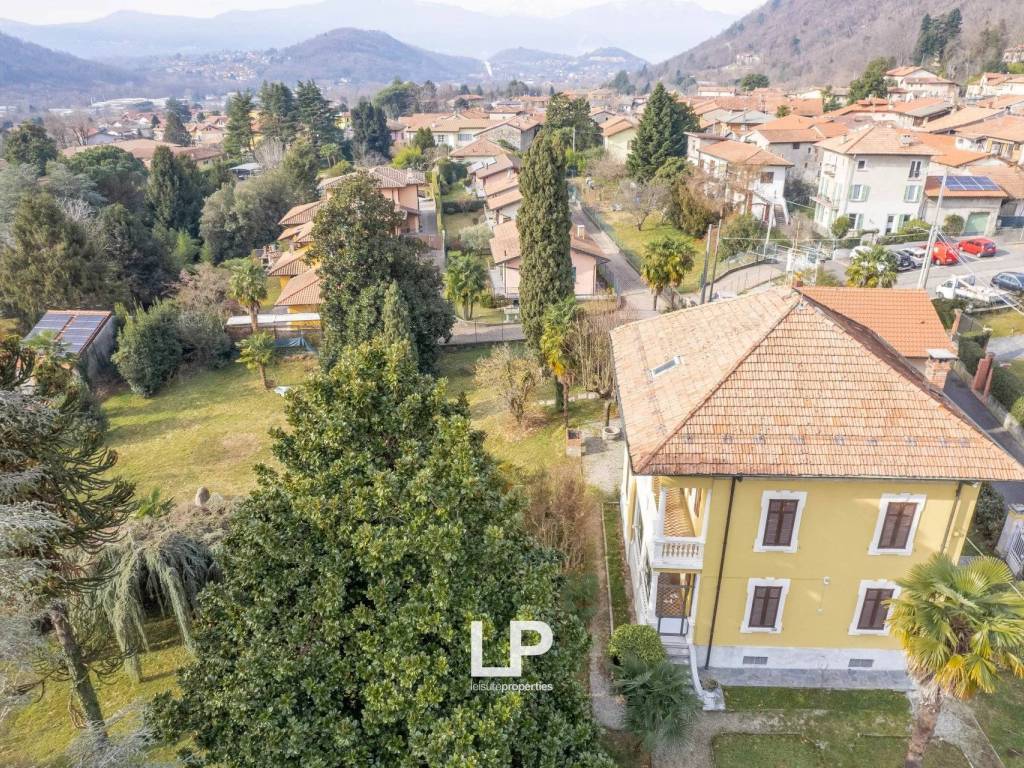 Villa a Cittiglio in Via Vittorio Veneto, 25 - Foto 4