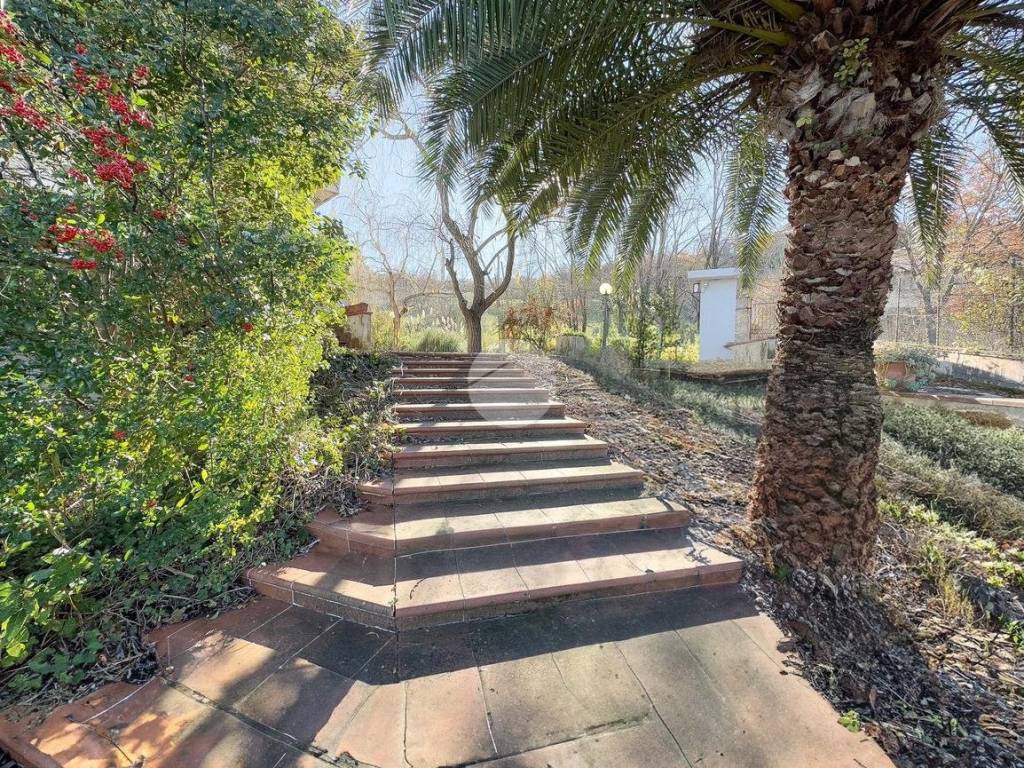 Villa a Teramo in Via Alfonso de albertiis, 57 - Foto 2