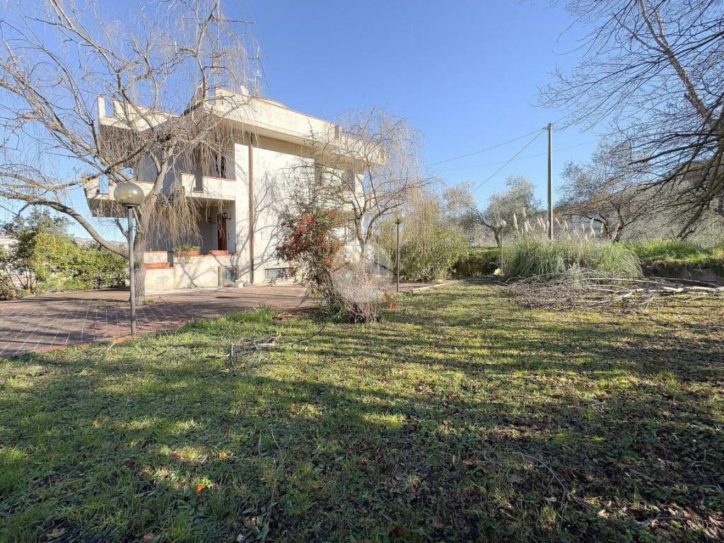 Villa a Teramo in Via Alfonso de albertiis, 57 - Foto 3